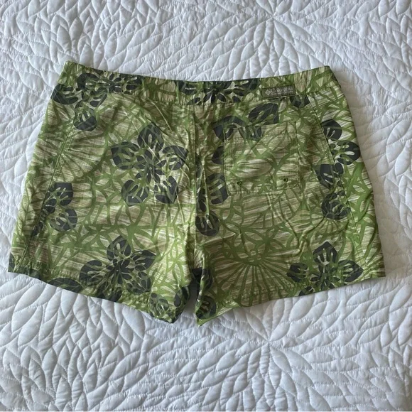 Columbia Green Floral Women's Shorts - Picture 4 of 4